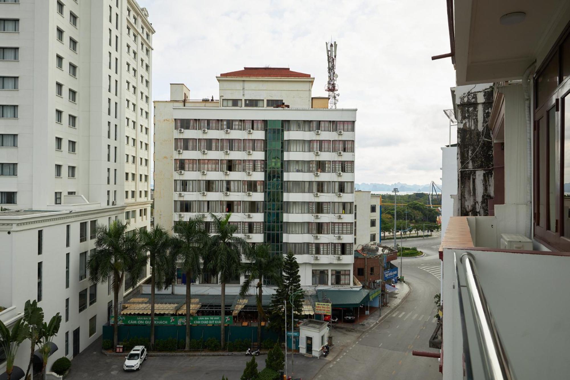Van Nam Hotel Ha Long Exterior photo